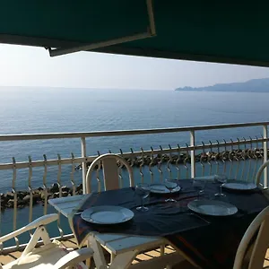 Sea Front Attic , Chiavari Italia
